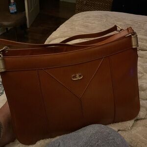 CD medium 9 x12 leather purse, straps 24 in. Never used, 3 separate pockets